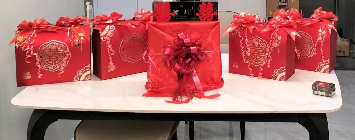生了儿子就等于生了个花不完的钱的“赔钱货”，娶个儿媳妇更是能剥老子一身皮！

准