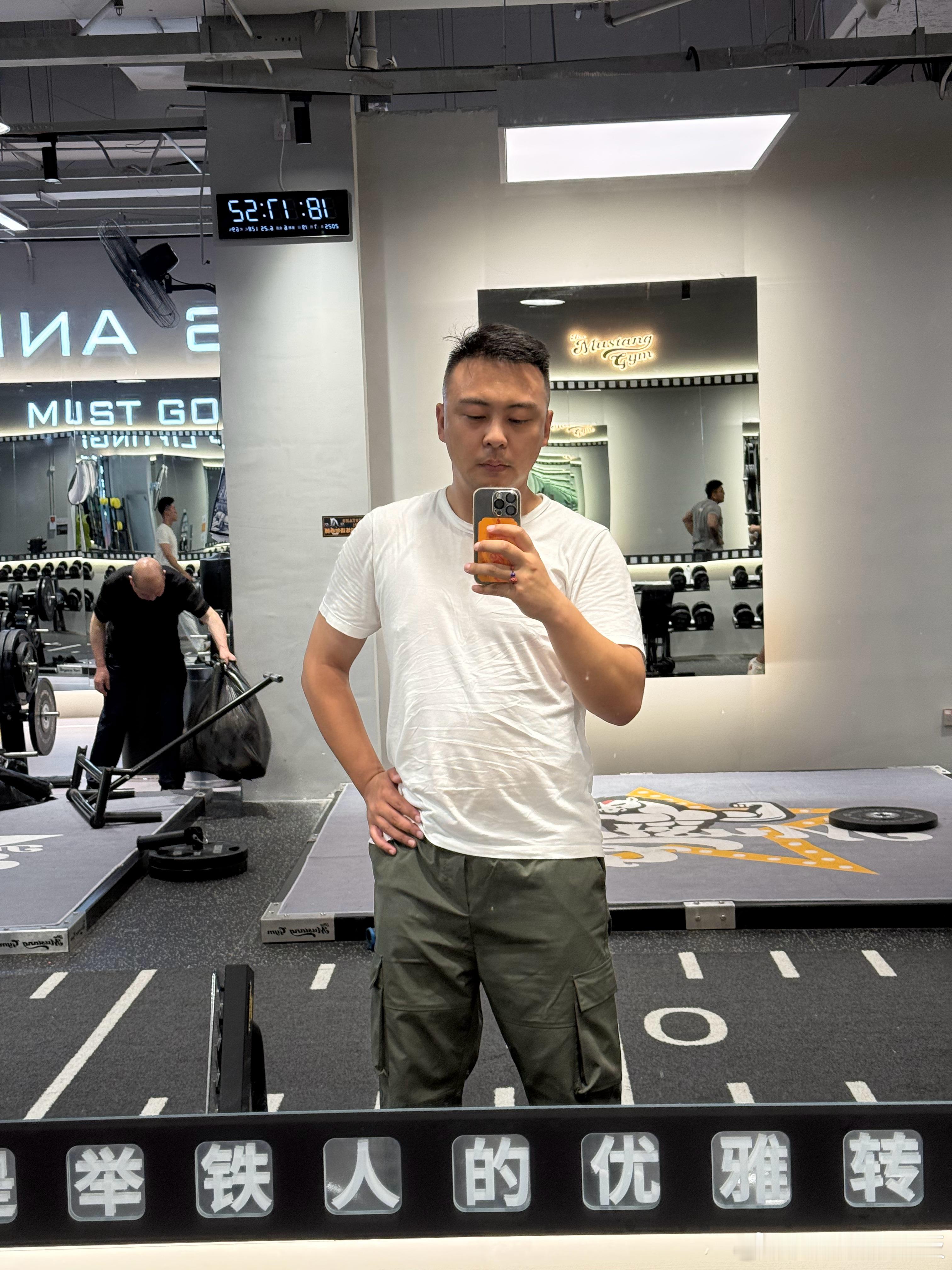 到点了 训练一下[哈哈]跟姚老板混一天吃9顿[超话]  ​​​