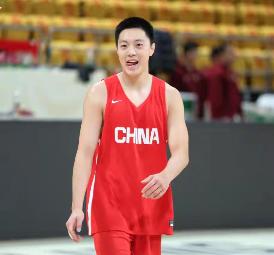 北京时间11月28日，男篮世界杯预选赛，中国男篮主场对阵韩国男篮。中国男篮从开局