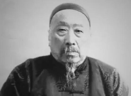 1892年，山东大善人潘守廉路过济州的一条巷口时，无意中看见一个卖煎饼的妇女，顿