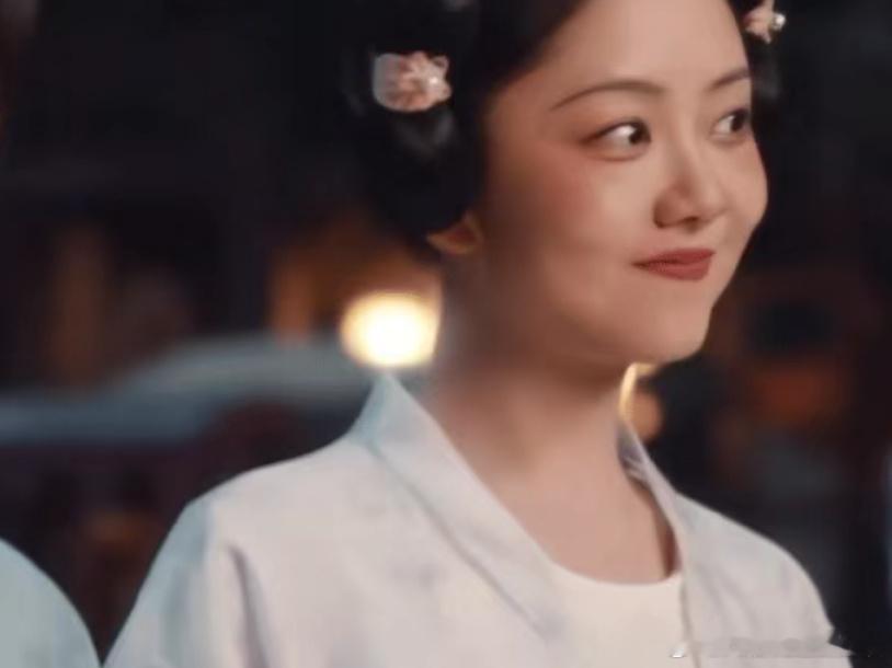 谭松韵蜀锦人家造型，什么年龄接什么戏吧…粉丝说可可爱爱，但是真的很违和有没有啊！