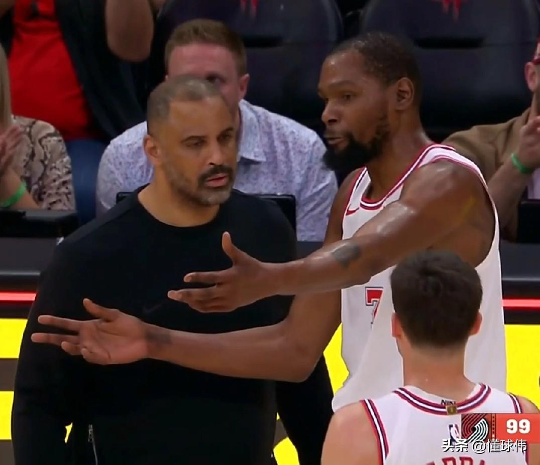 敬业！乌度卡谈杜兰特：

“KD赛后依旧在跟我讨论比赛。”

“他就是努力想帮助