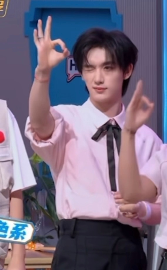 Wink 小咪✌🏻丁程鑫你32岁会结婚生孩子吗