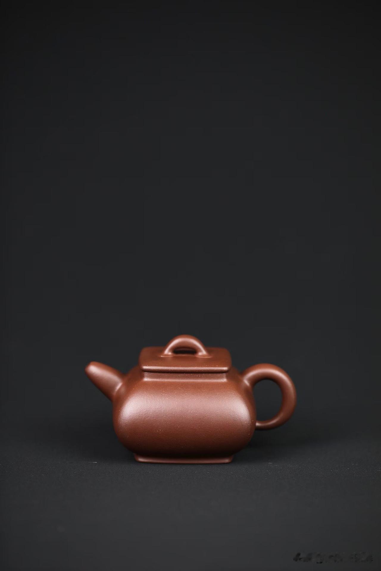 玉露四方｜全手工｜孙茂琦作品
原矿底槽清｜容量250cc