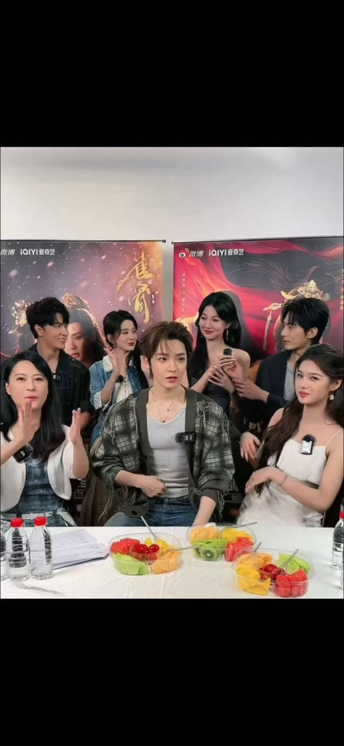 郑雅文何元姬雀骨追剧团郑雅文也太美了吧！直播里随便一截都好看，跟《雀骨》里端庄的