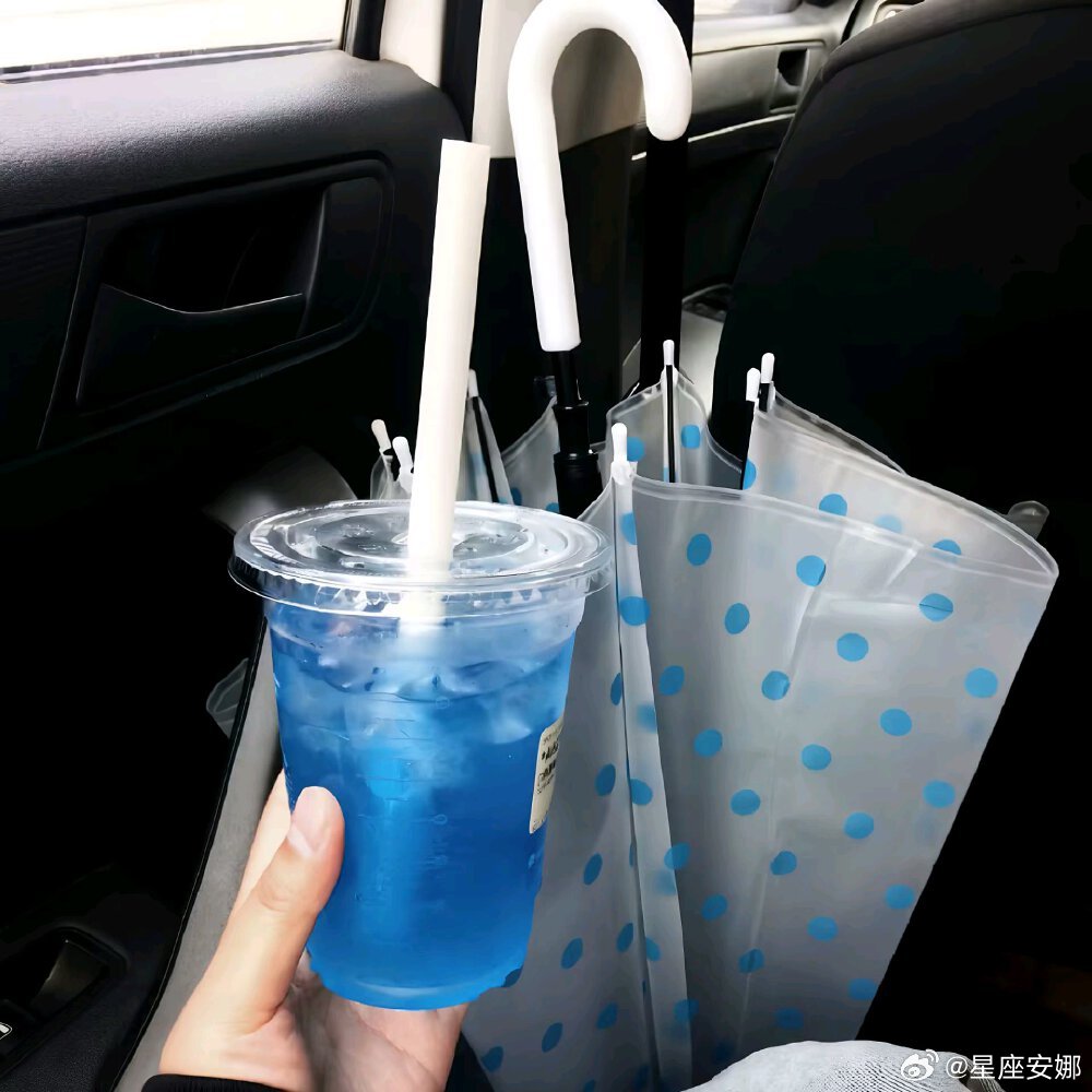 狮子座自尊心强，爱一个人会主动护短，愿意大方付出。渴望被偏爱与尊重，一旦尊严被轻
