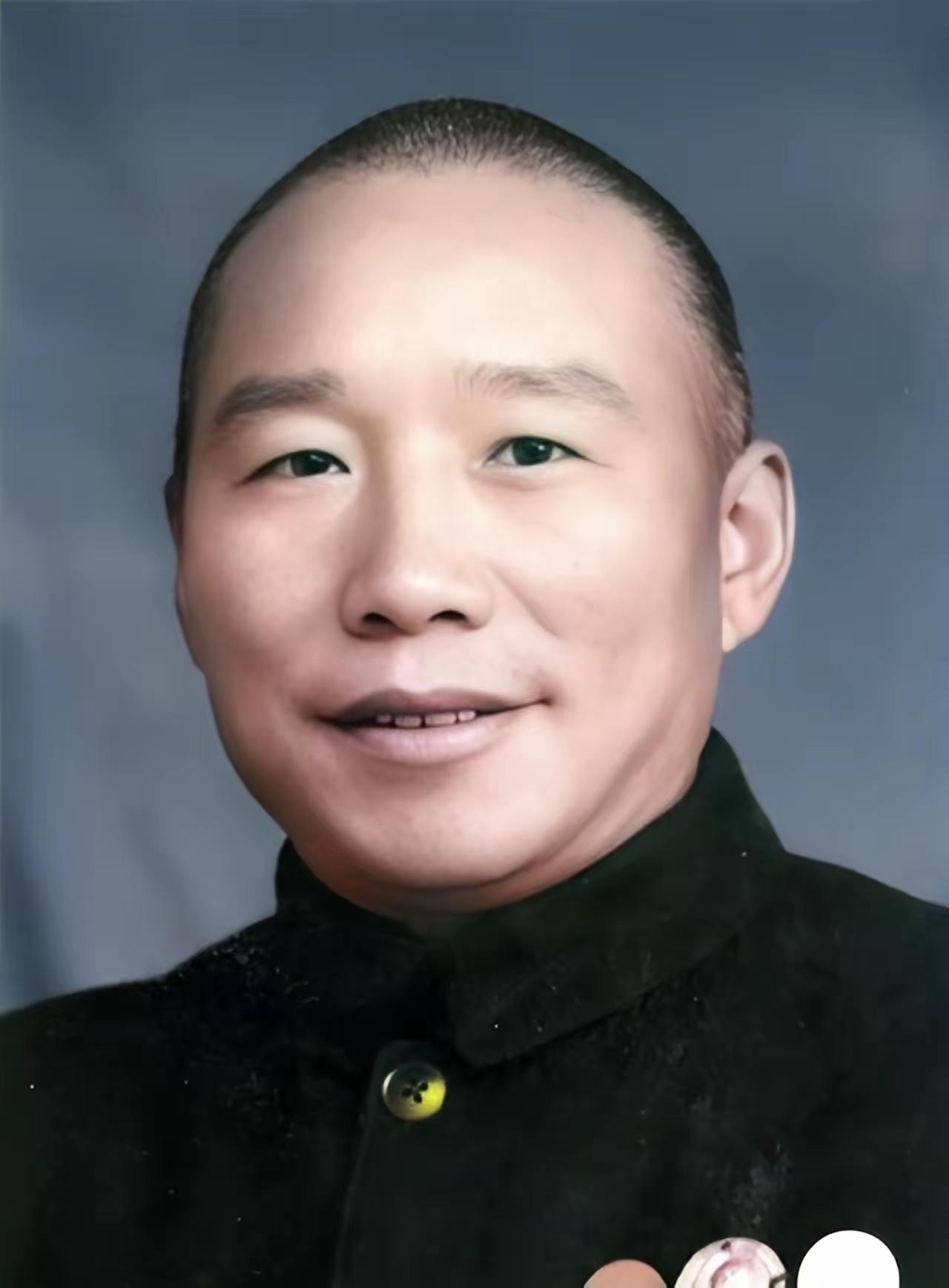 1948年假扮伙夫的国军军长：本想蒙混过关，两块银元却戳穿了身份

1948年，