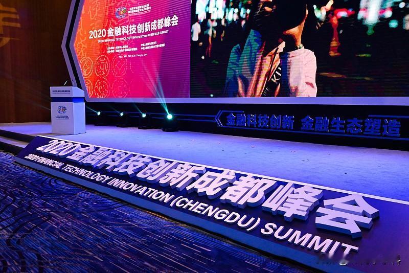外滩大会吵翻天：金融AI这次是真落地了

3天 vs 2小时——这不是快递提速，