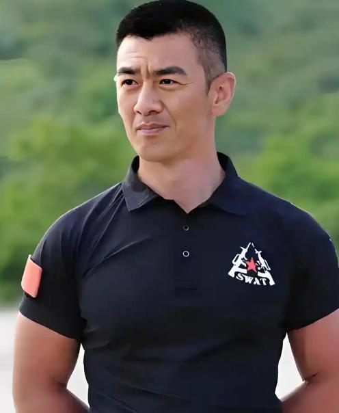 2004年，演员任天野突然接到大11岁继母的电话：“天野，我有了你爸的宝宝，他却