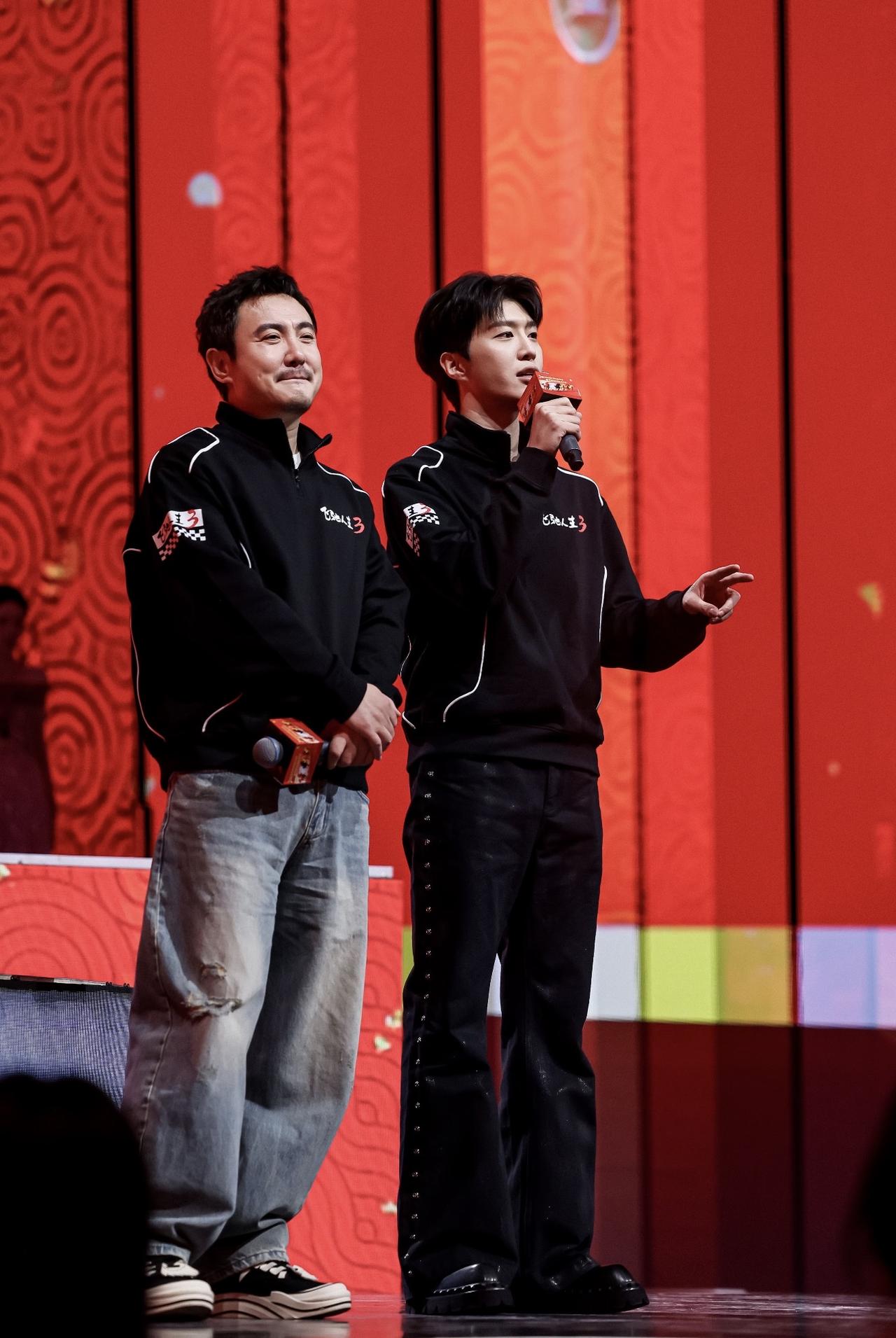 沈腾与范丞丞近照，两人在北京为电影《飞驰人生3》做宣传时的合影。

2026年2