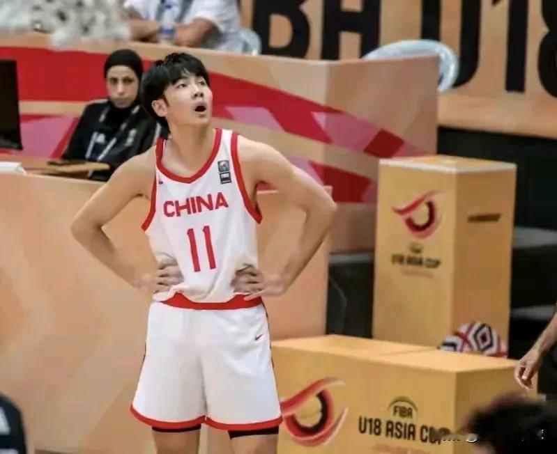 看完U18男篮比赛，强烈建议将这三位小将立即招入国家队！

1.张博源，可谓是这
