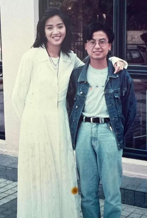 1993年，时任TVB《娱乐新闻眼》节目外景主持人的黄一山采访梅艳芳，当时梅姐正