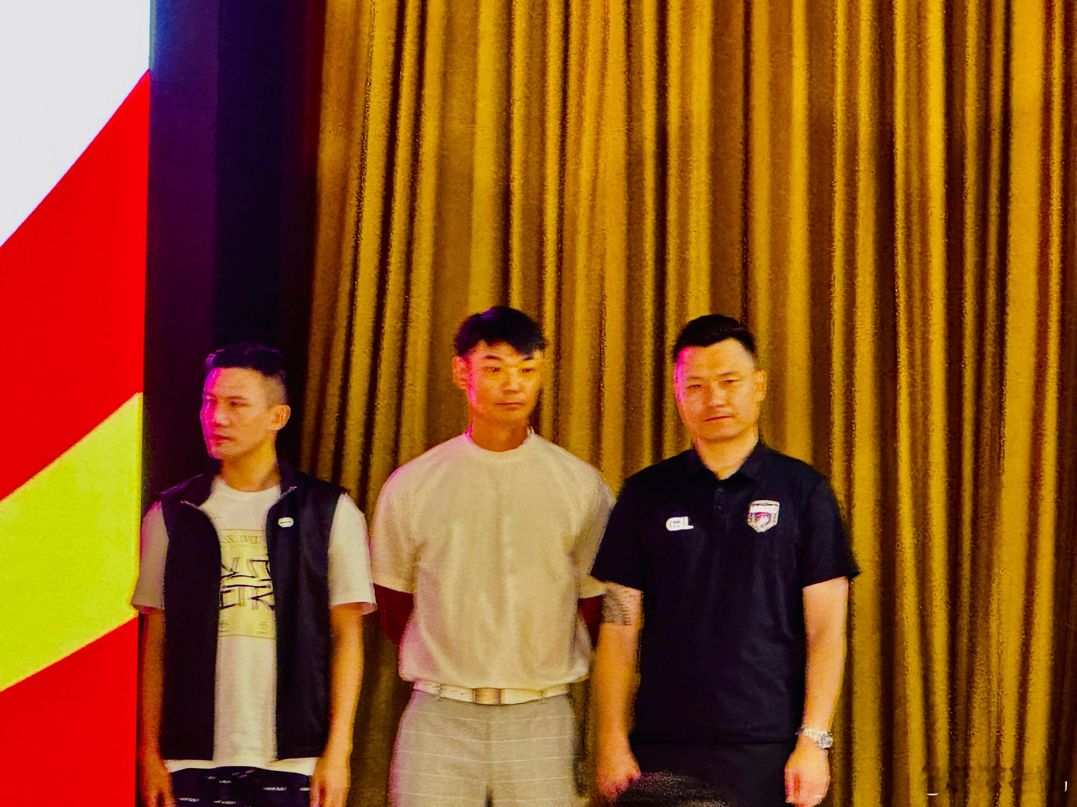 感慨万千，今天在又见到了3位熟悉的功勋球员——郜林、曾诚、冯俊彦，他们如今都在从