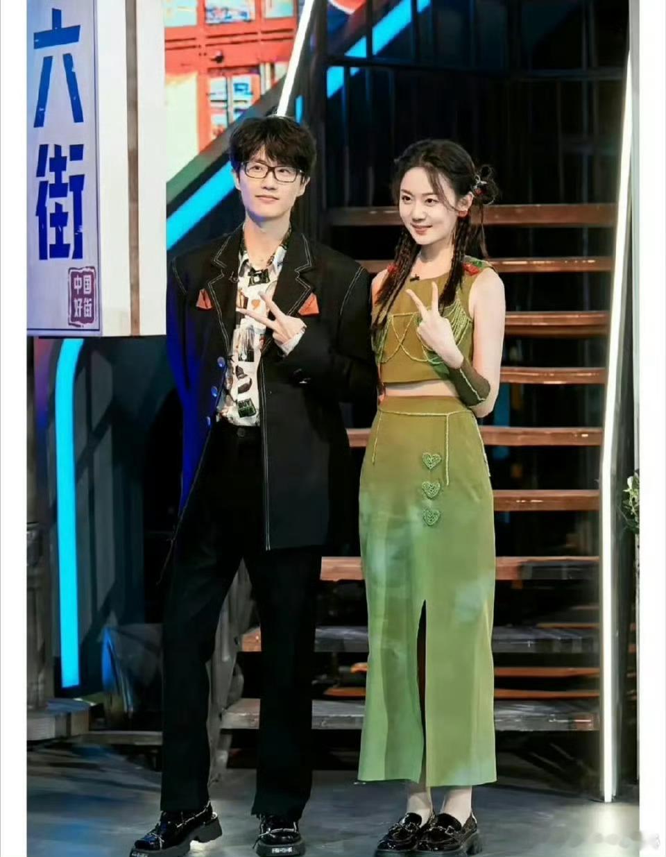 许嵩冯禧在一起四年了许嵩冯禧恋爱时间线深圳偶遇许嵩冯禧逛街谁懂啊四年了还像热恋期
