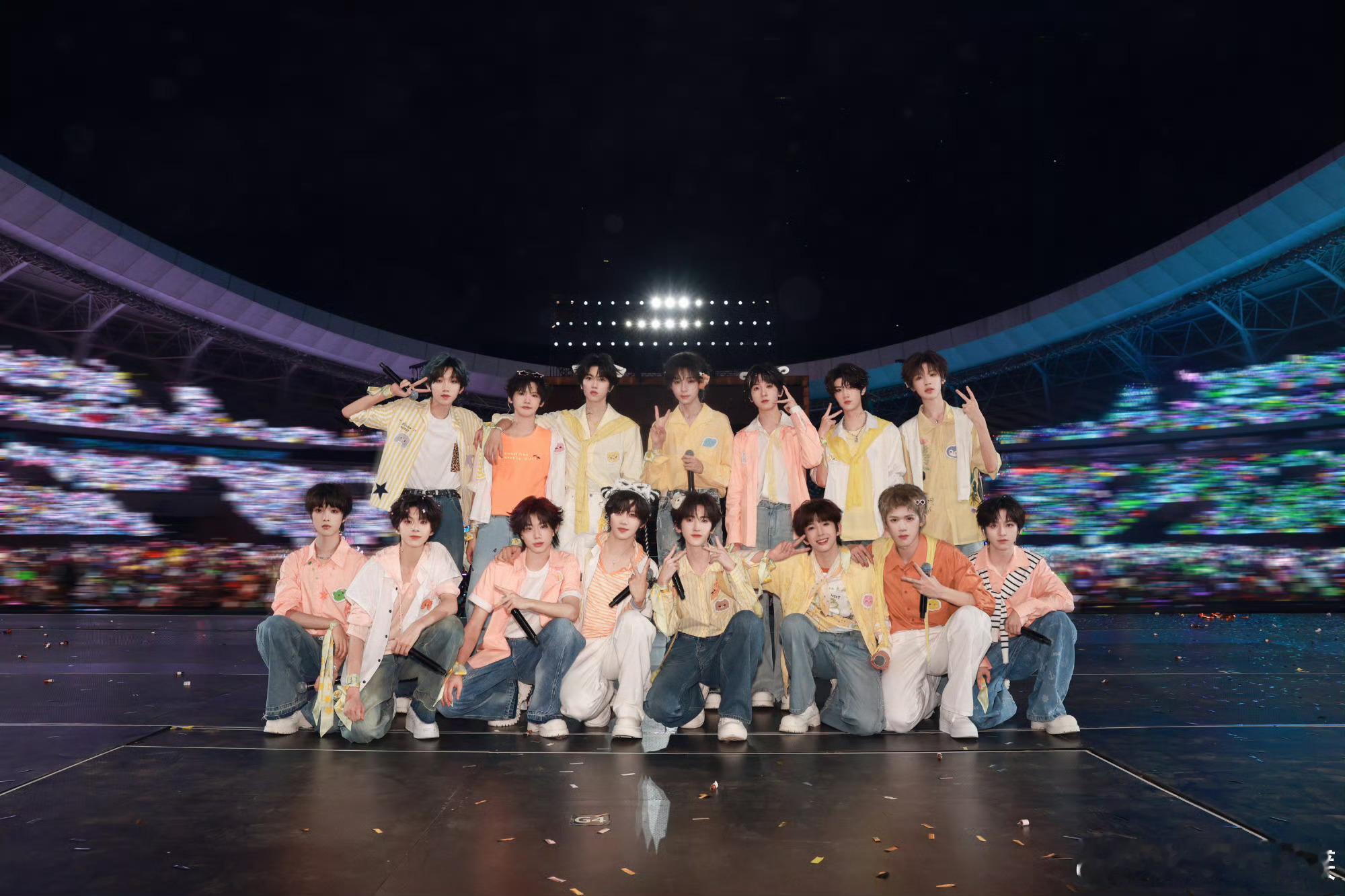 TF四代五公DAY1DAY2大合照四代五公DAY1DAY2大合照期待后续几天的舞