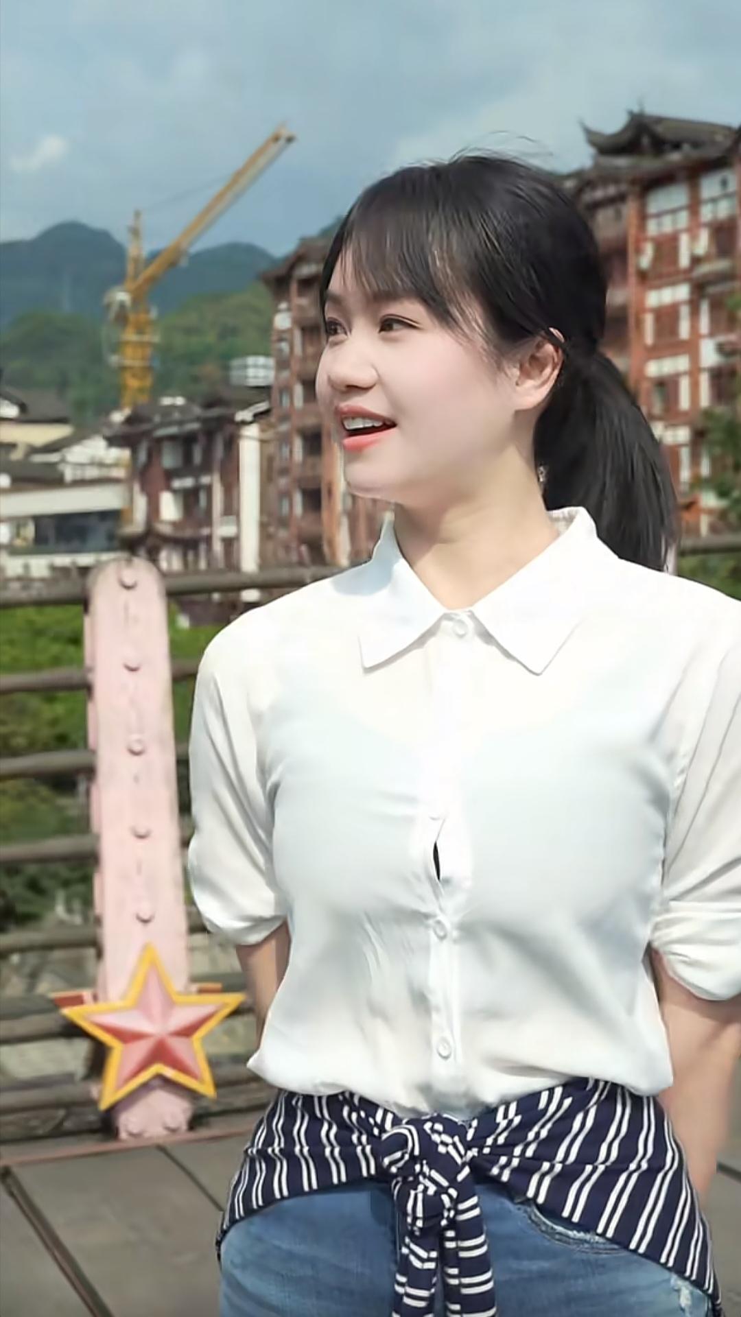 蝶恋花·暮春怜花
柴院深深邻浣渚，
槐笼花烟，簇簇无重数。
倦立篱边凝睇处，平芜