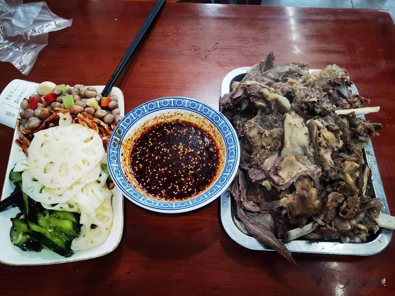 秋日生活打卡季来一份骨头肉，真的是美滋滋~[比心]