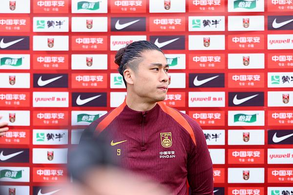 张玉宁希望U23球员为国足带来活力
 
算上补招的中场球员李镇全，本期国足累计征