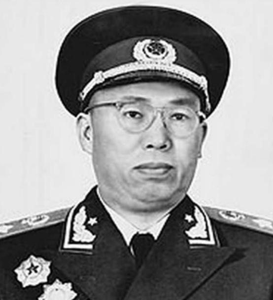 罗荣桓有个弟弟，从黄埔军校毕业后就加入了国民党，罗荣桓曾写信让他脱离国民党，可他
