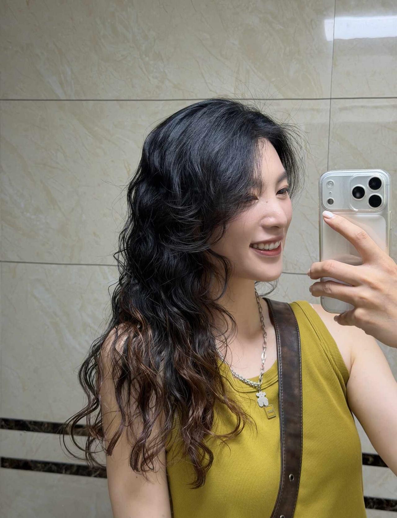 175/59❤️喜欢直发也喜欢卷发
不费力气的穿撘 高妹穿搭 对镜拍 卷发 氛围