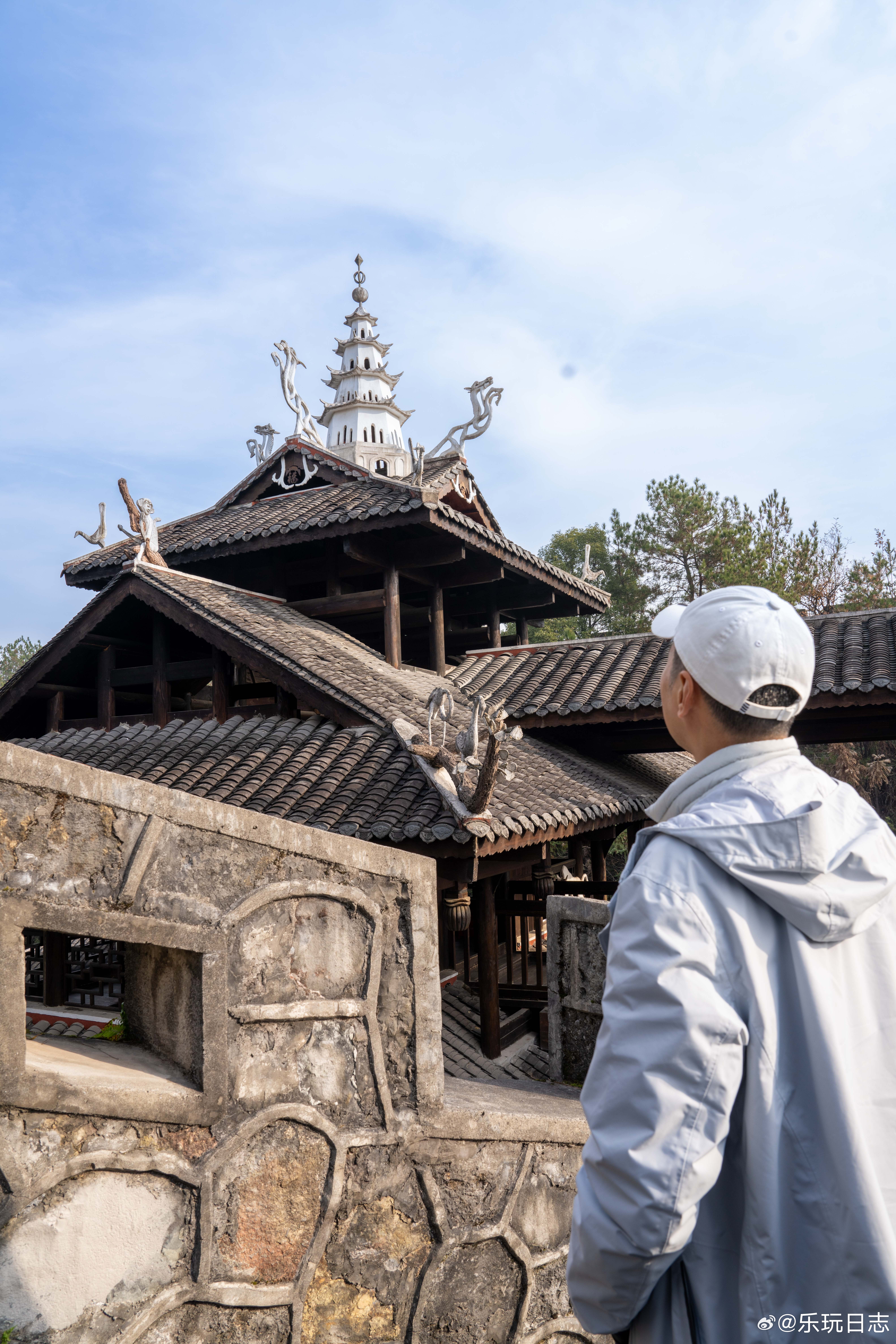 沉浸在恩施土司城，仿佛穿越时空的隧道，感受土家文化的神秘魅力。这里是中国土家族历