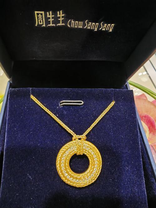 你知道金饰品价格上涨的秘密吗？

1月9日，周生生天猫旗舰店一款生生有喜系列珍珠