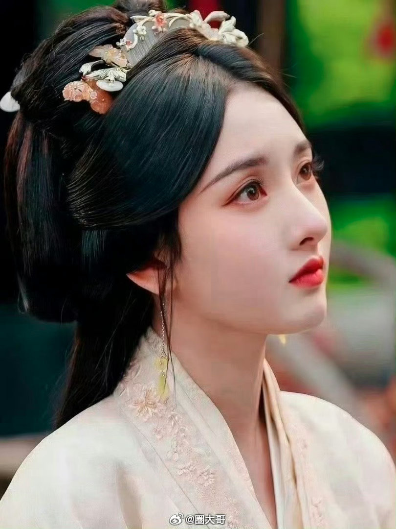 曝张凌赫宋祖儿合作刺棠张凌赫的大男主剧《刺棠》又有新消息了，在传出女主是张婧仪、