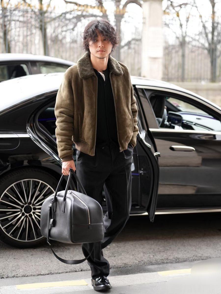 山崎贤人怎么弄的这么沧桑憔悴，还是看起来一副没有经历过风浪的懵懂看起来真的不聪明