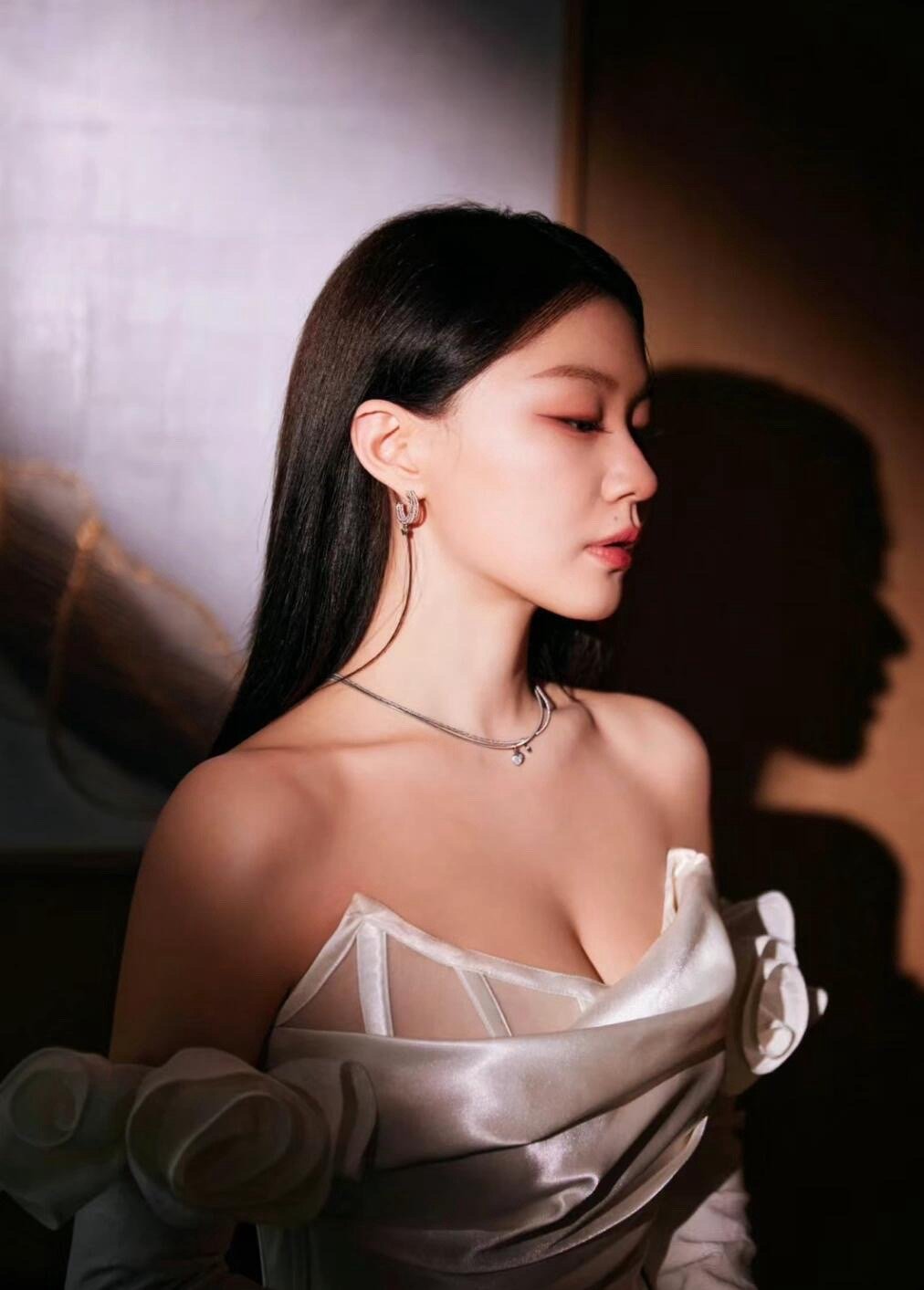 #金靖孩子随自己姓#金靖孩子随自己姓，姐真的好会说，如果叫金天好绝，昨天没有今天