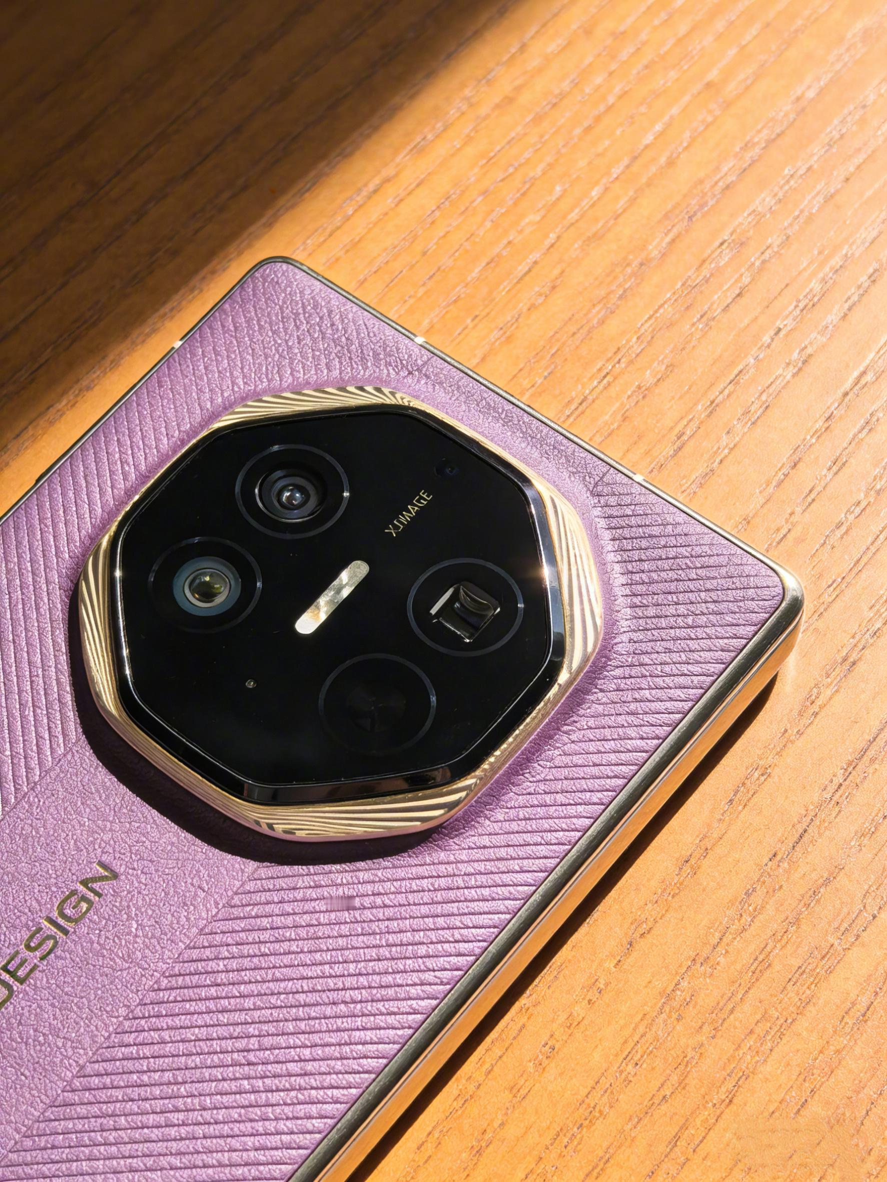 入手三折叠以来，虽然不是主力机，但全程裸机使用。日常使用也比较爱惜，几个月下来机