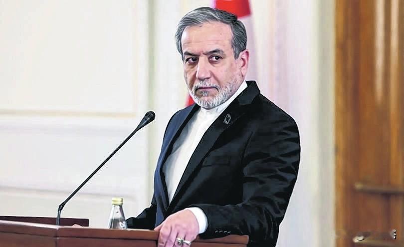 【压力给到美国了，伊朗宣布全面开放霍尔木兹海峡】
就在美军对霍尔木兹海峡严密封锁