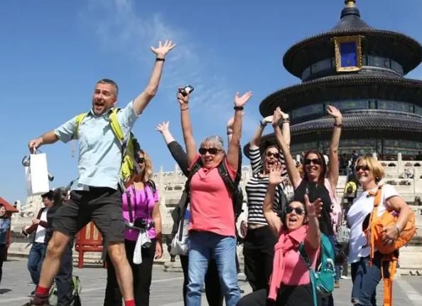 现在许多外国人来了中国都不想走，
不少人觉得，他们留下来不只是看好国内发展，更多