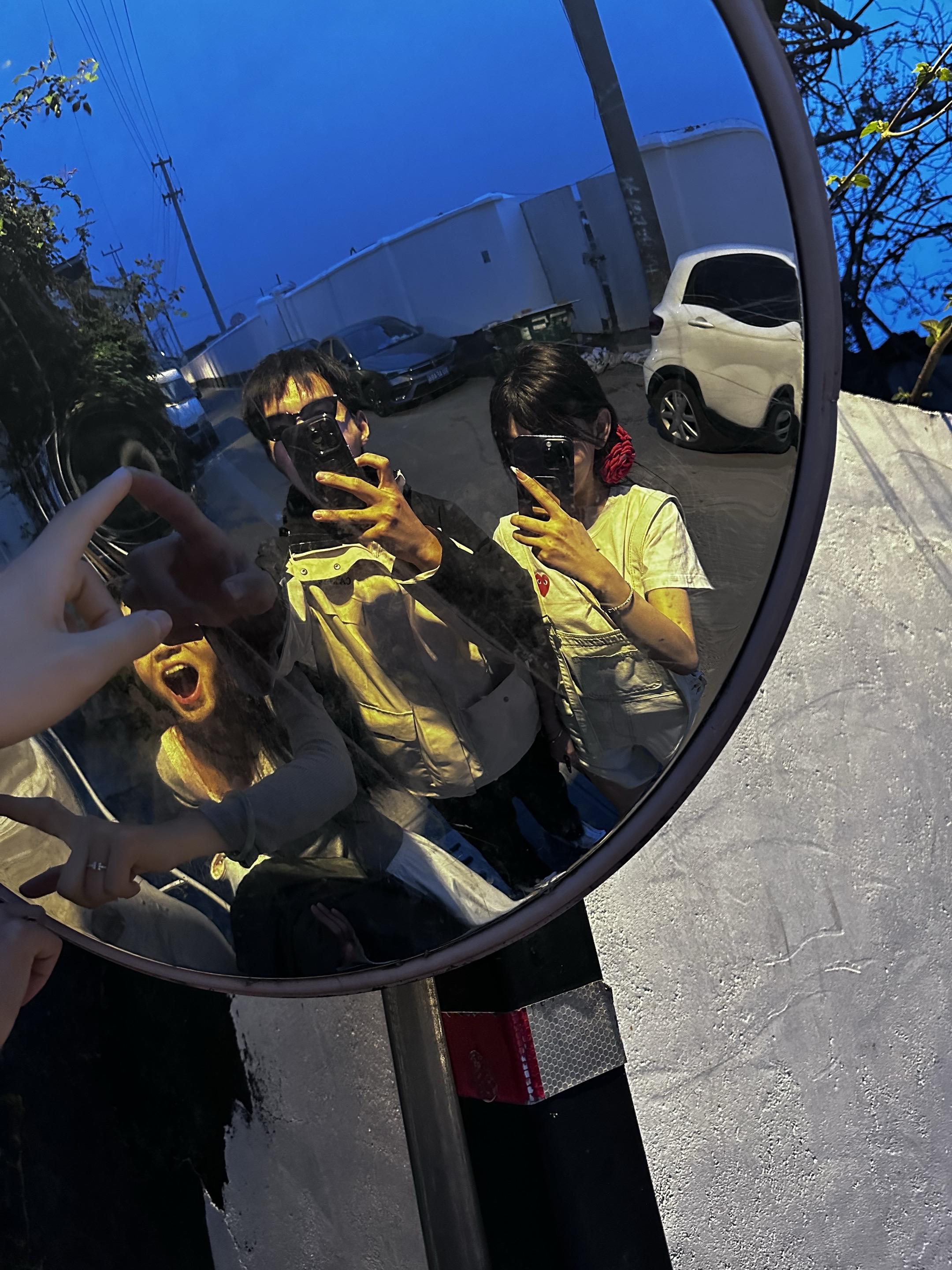 带弟弟妹妹迪士尼一日游