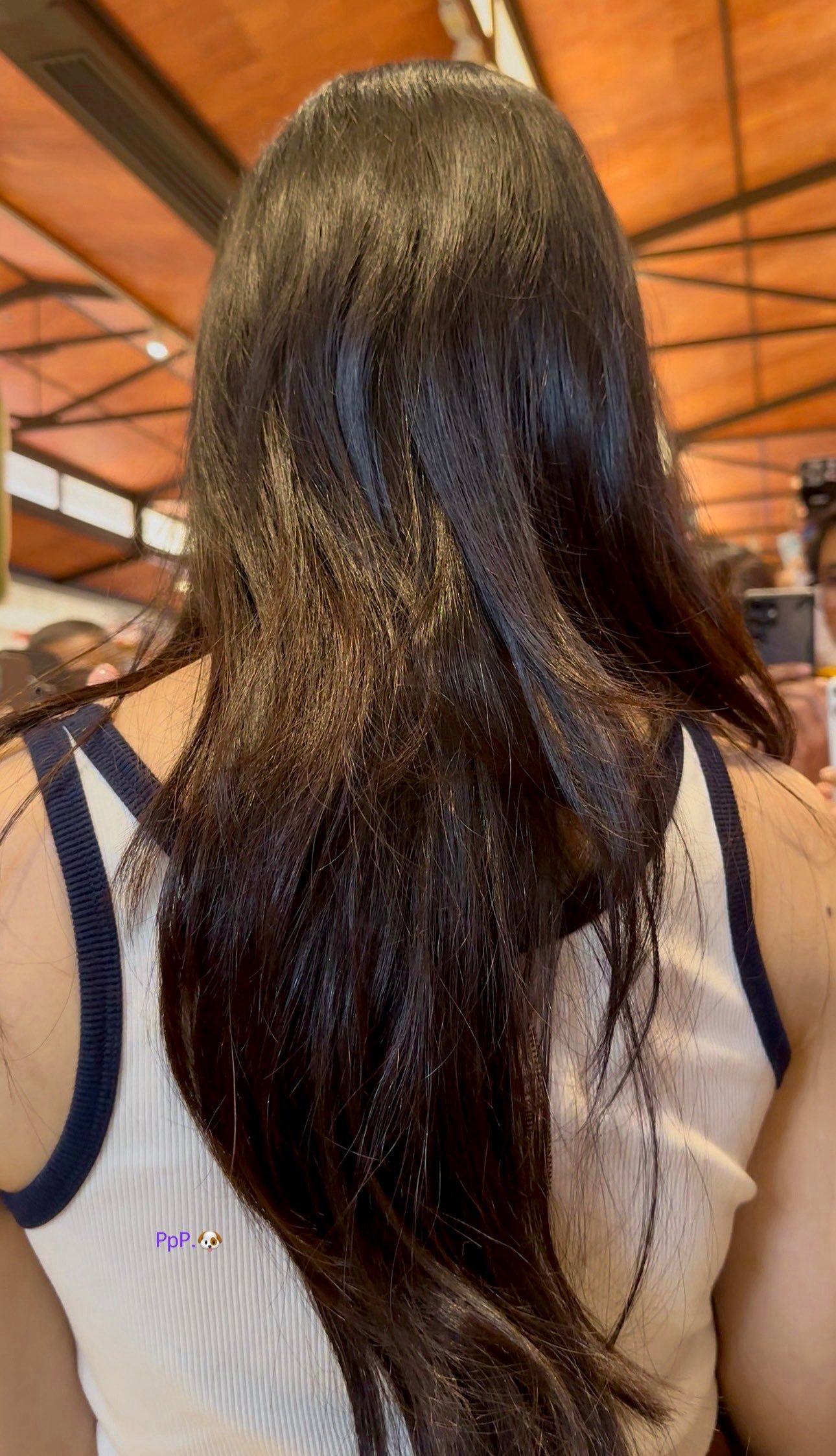 点开这张图，手机屏幕装不下的宽肩，这得多少cm啊？ 