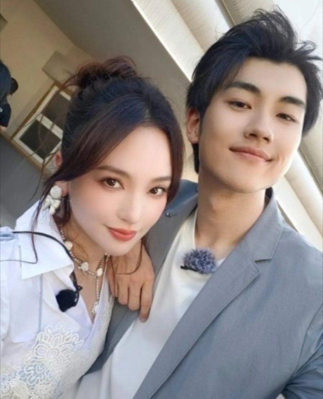 金莎模仿李小冉心愿便利贴 妻子旅行见面会趣味不断，金莎和孙丞潇比拼失利，解锁可爱