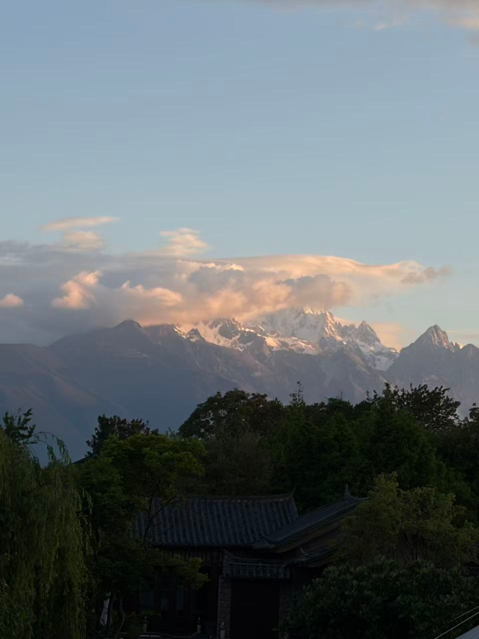 早呀到底谁能蹲到日照金山 