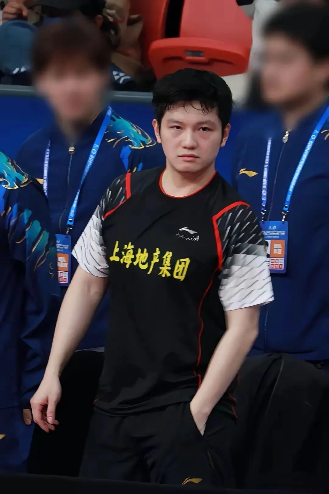 你能相信吗？樊振东居然输了！
第一，他可是世界冠军啊！
第二，昨天还赢了石头！