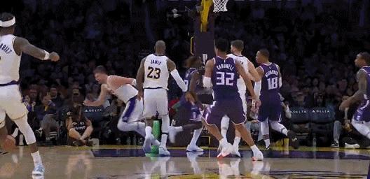 断球倒地飞扑救球~！！！ 