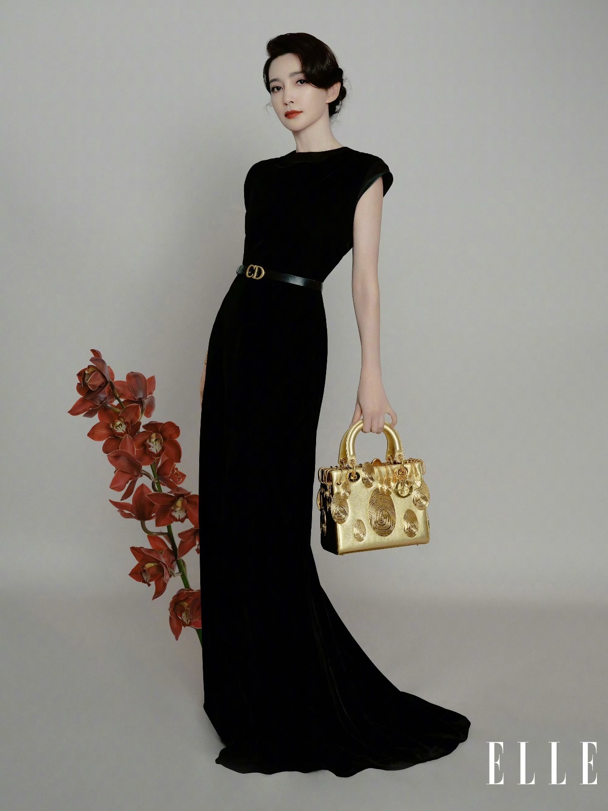 李冰冰这完全就是妈妈级别的啊，在线下被喊妈妈吓出表情包，那下次喊亲爱的姐姐好了 