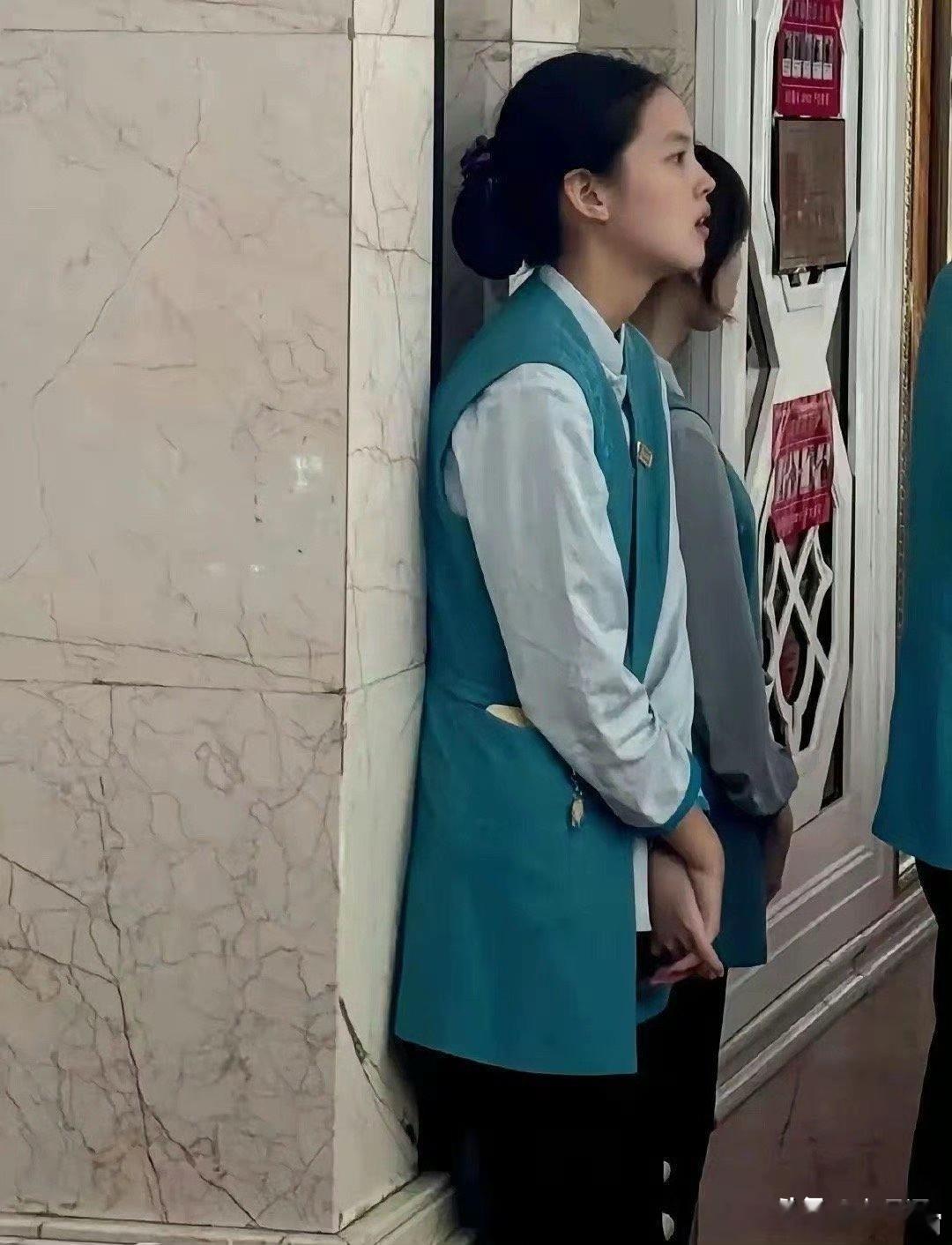 谁也不能预料到当时这个服务员，将来会成为一个大明星。 