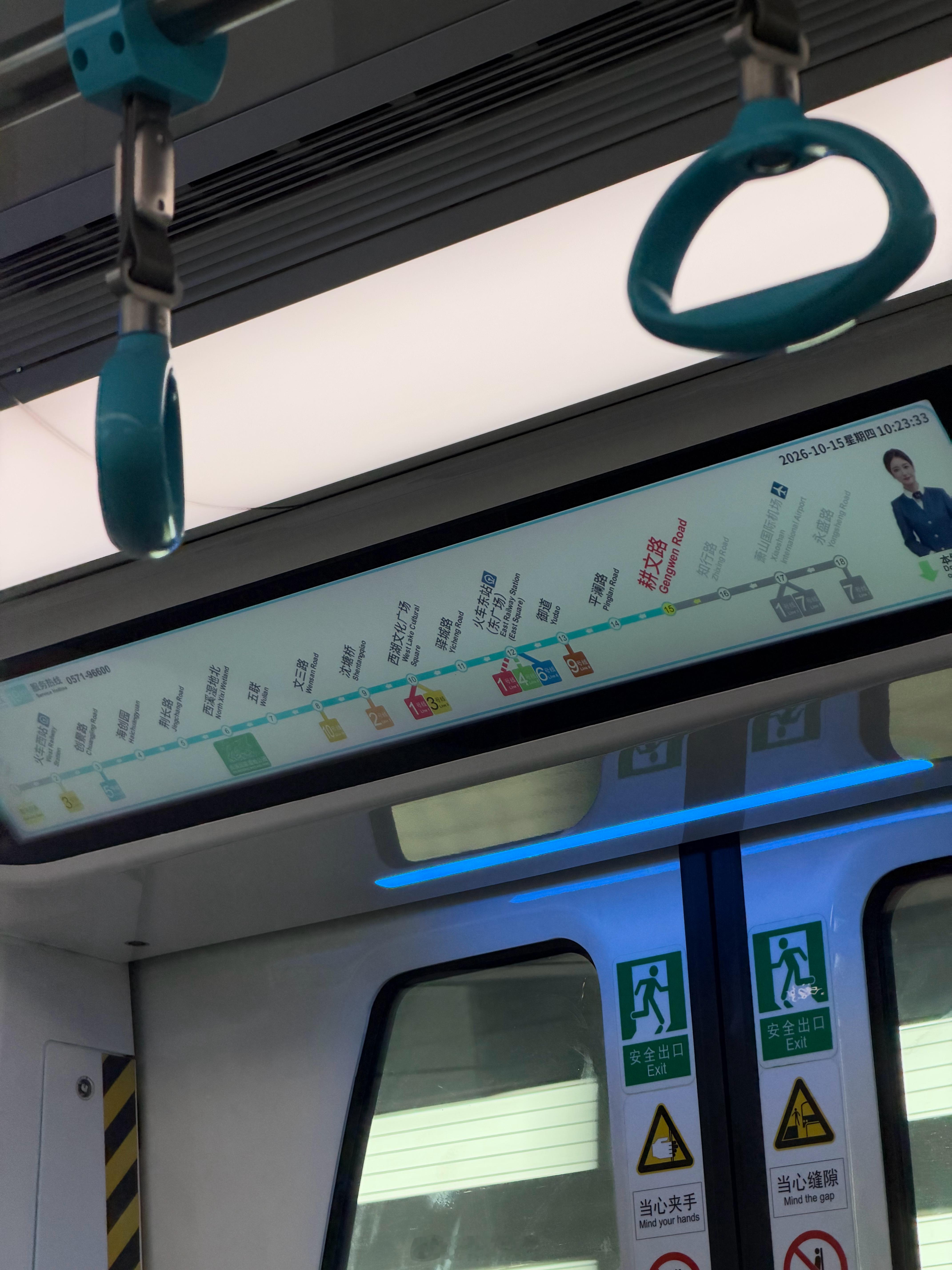 是有一阵子没坐过市区这些地铁了 ​​​