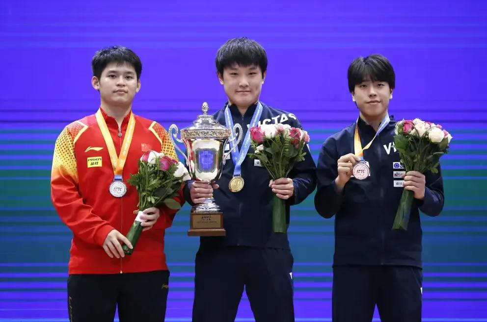 这才是乒乓球运动的潜力
没有悬念的比赛就没有意思
不如自己一个人在家玩就得了
打