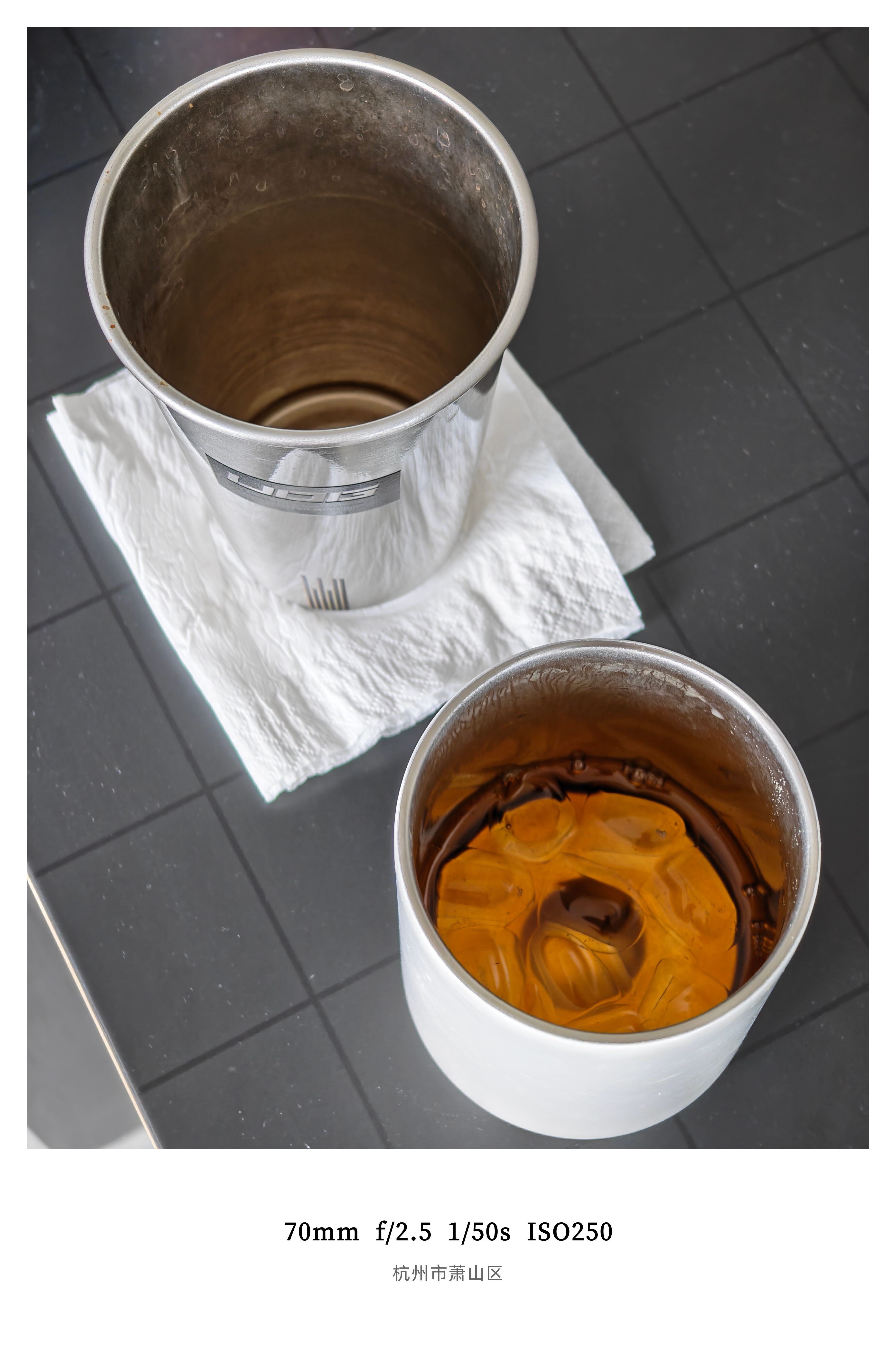 UDG的不锈钢杯子虽然好看但装了冰块杯壁上挂满了冷凝水非常推荐这种不锈钢双层保温