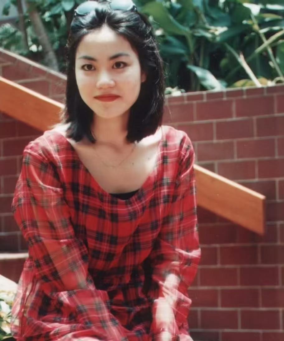 王菲都要开演唱会了，你还在等什么？
50多岁的她，嗓子一开依旧是天花板。22岁出