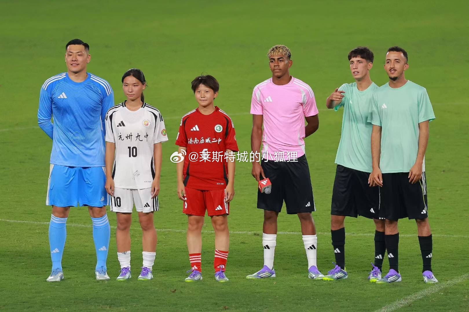 亚马尔在中国过暑假 7月9日，亚马尔现身全国青少年校园足球联赛高中组总决赛，现场