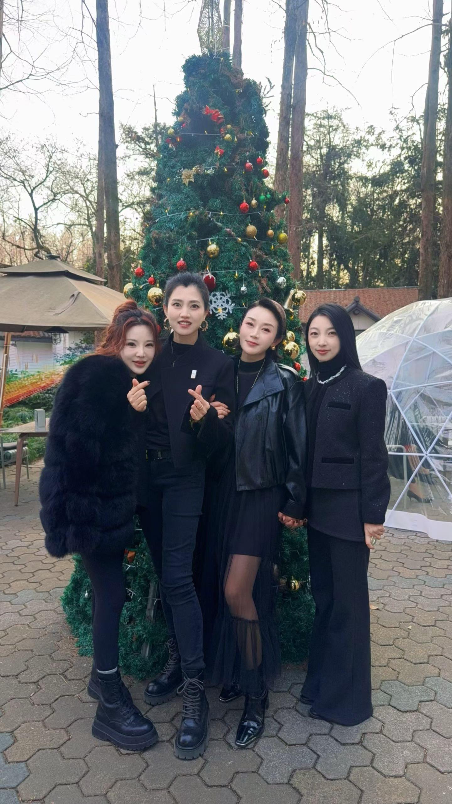 做正确且美好的事业♥️ 浸泡在温暖美好的圈子里 是何等的幸福🥰 任何...