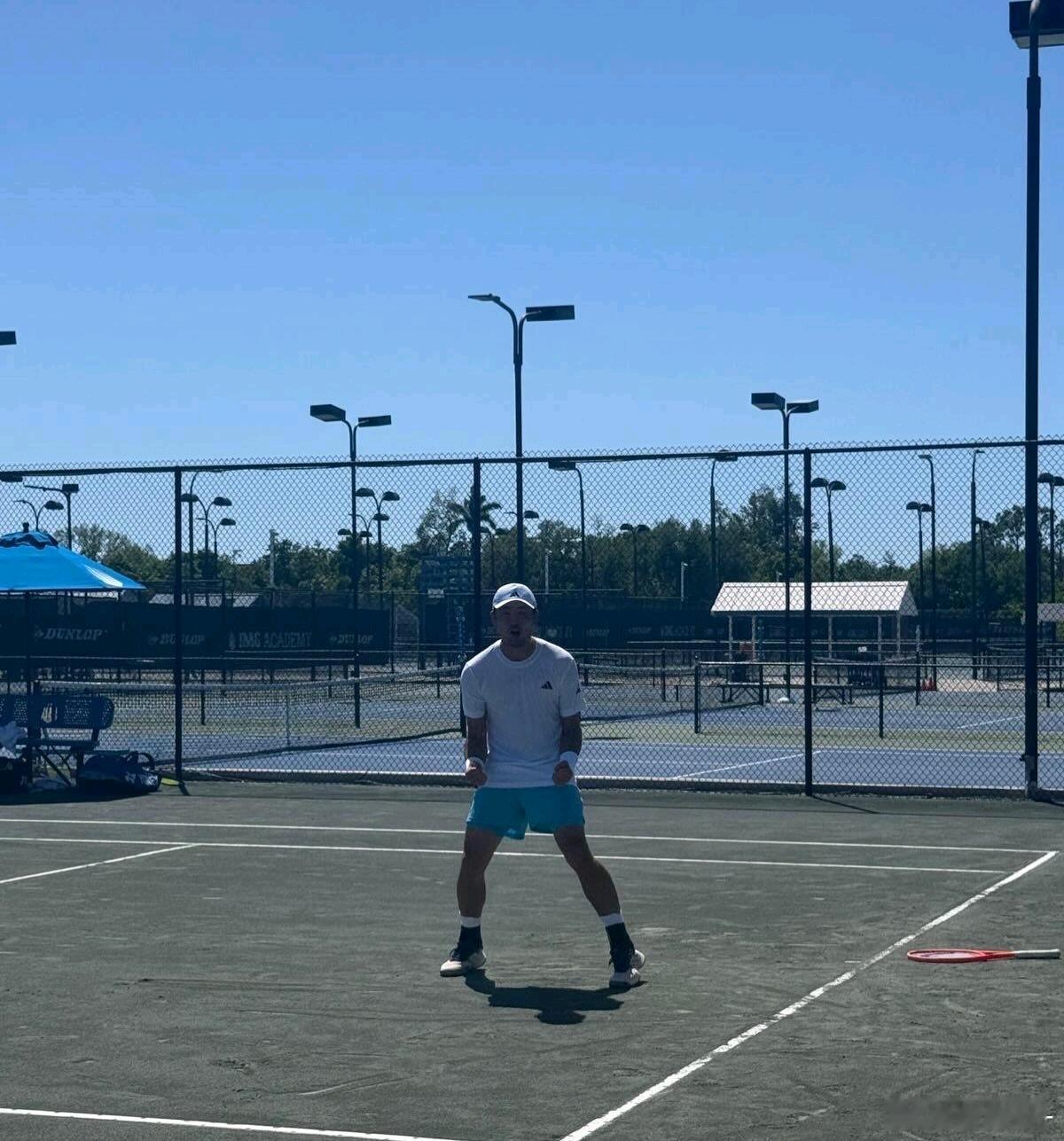 吴易昺赛季首冠恭喜吴易昺！🎉ATP萨拉索塔CH75挑战赛决赛，吴易昺以6-1/