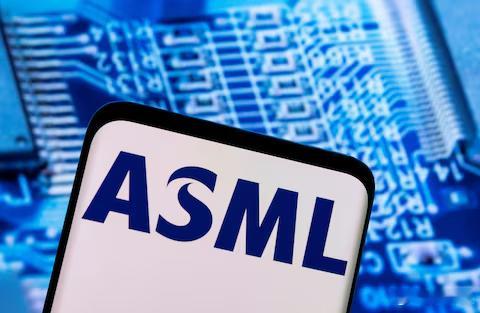 【ASML 表示，由于芯片制造商面临美国关税不确定性，其可能无法实现 2026 