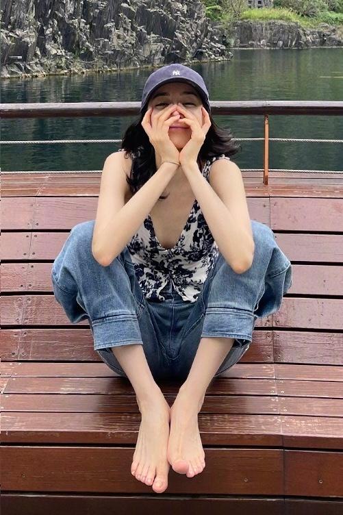 迪丽热巴。大长腿美女
