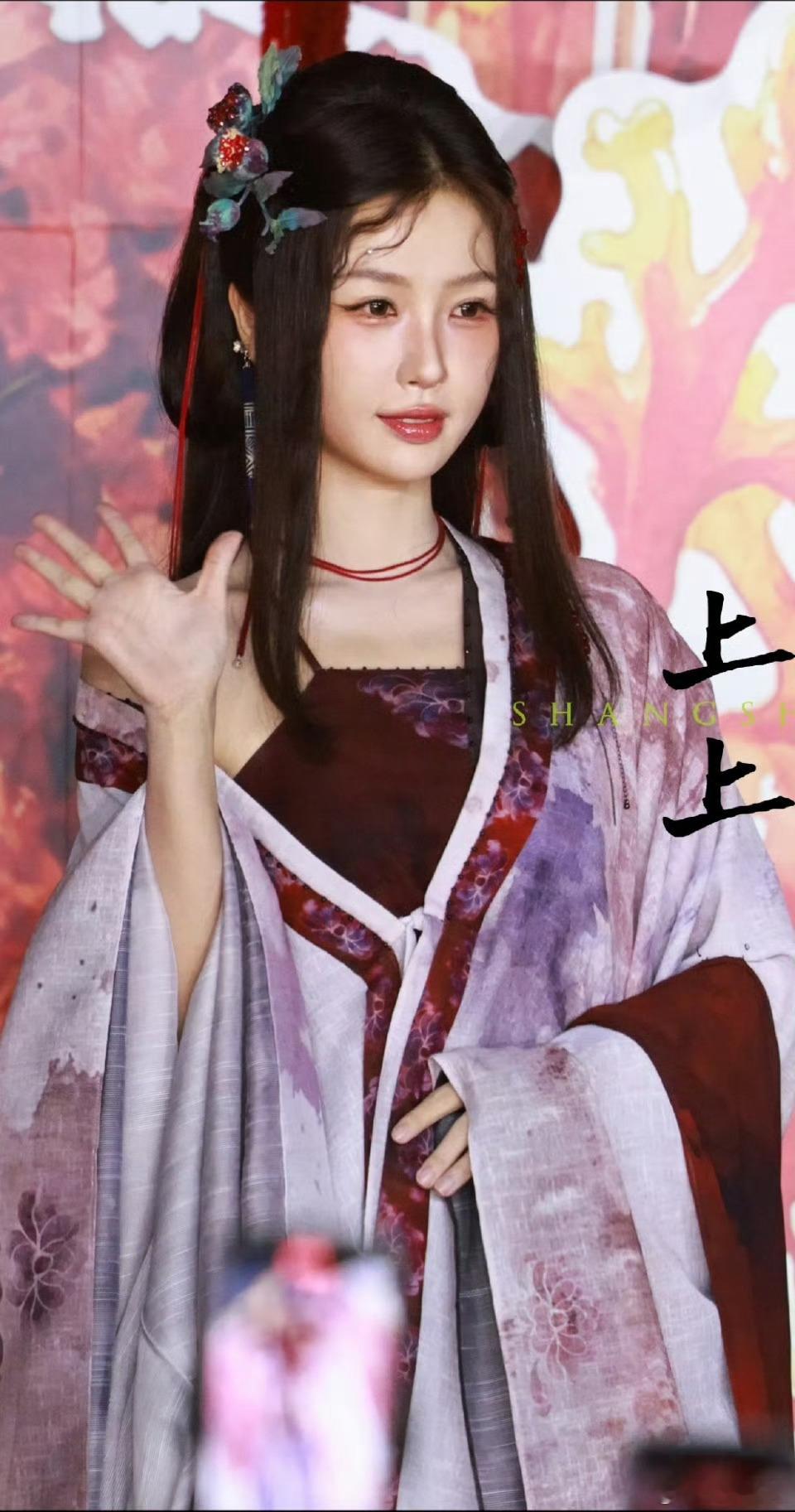 说是蚌精 